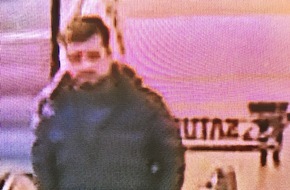 Polizei Essen: POL-E: Essen: Unbekannter Dieb steckt Spiegelreflexkamera ein und flüchtet - Fotofahndung - Zeugen gesucht