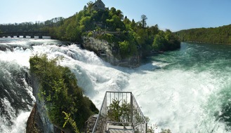 Wirtschaftsförderung Kanton Schaffhausen: Traumhochzeit auf dem Rheinfallfelsen am 11.11.11 um 11.11 Uhr