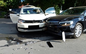 Polizei Minden-Lübbecke: POL-MI: Unfall zwischen Taxi und PKW