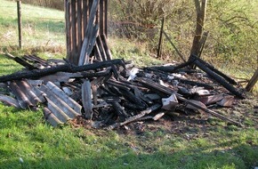 Polizeiinspektion Hameln-Pyrmont/Holzminden: POL-HM: Presseinfo der Polizei Bad Pyrmont - Schuppenbrand im Ortsteil Thal