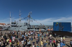 Presse- und Informationszentrum Marine: "Willkommen Neugier" - Der Tag der Bundeswehr in der Hansestadt Stralsund