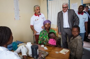 Johanniter Unfall Hilfe e.V.: Außenminister Steinmeier besucht Gesundheitsstation der Johanniter in der Demokratischen Republik Kongo / Johanniter sichern Versorgung für mehr als 9000 Menschen in Kibati