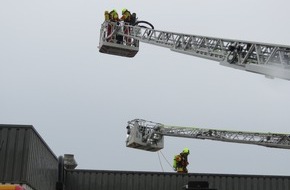 Feuerwehr Heiligenhaus: FW-Heiligenhaus: Feuer in einem metallverarbeitenden Betrieb (Meldung 10/2022)