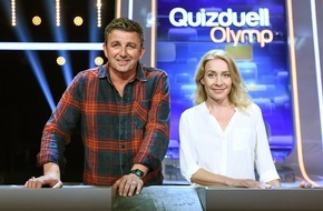 ARD Das Erste: Team "Bergdoktor" gegen den Olymp: Natalie O'Hara und Hans Sigl zu Gast bei Esther Sedlaczek | "Quizduell-Olymp" am Freitag, 16. Dezember, 18:50 Uhr im Ersten