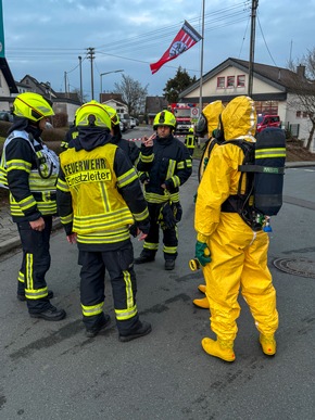 FW Wenden: Gefahrstoffeinsatz in Hünsborn / Buttersäure in Gebäude