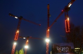 DER bogen GmbH & Co.KG: Münchens größter Adventskranz: Baustelle „DER bogen“ bringt Weihnachtsstimmung in die Bayernmetropole