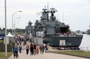 Presse- und Informationszentrum Marine: Willkommen Neugier: "Tag der Bundeswehr" in Wilhelmshaven