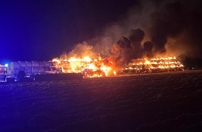 Landespolizeiinspektion Erfurt: LPI-EF: Strohballen in Brand