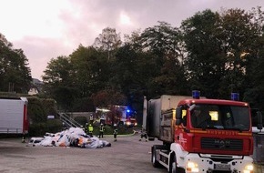 Feuerwehr Herdecke: FW-EN: Müllpressencontainer brennt auf dem Gelände eines Industriebetriebes