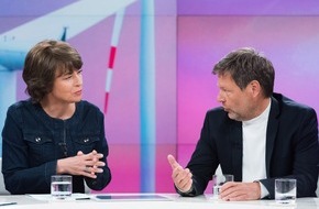 ZDF: "maybrit illner" im ZDF mit Robert Habeck und Christian Sewing / Polittalk im Rahmen des ZDF-Themenschwerpunkts "Energiekrise"
