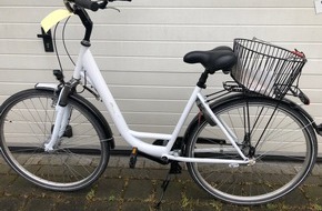 Polizei Gütersloh: POL-GT: Weißes Damenfahrrad sichergestellt - Eigentümer gesucht