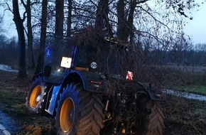 Polizeiinspektion Celle: POL-CE: Treckerfahrer fährt bei Eschede gegen einen Baum