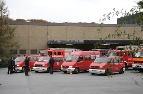 Feuerwehr Essen: FW-E: Übung der Feuerwehr-Bereitschaft 2 des Regierungsbezirkes Düseldorf in Essen-Kupferdreh