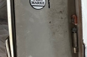 Polizei Bielefeld: POL-BI: Eigent&uuml;mer einer M&uuml;nzeinwurf Kassette gesucht