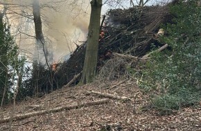 Feuerwehr Velbert: FW-Velbert: Flächenbrand an der Losenburger Straße