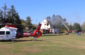 Polizeidirektion Wittlich: POL-PDWIL: Zwei Menschen werden bei Wohnhausbrand verletzt