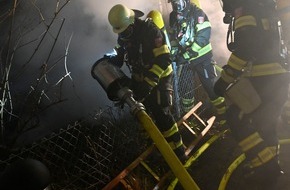 Feuerwehr München: FW-M: Kellerbrand wütet in Mehrfamilienhaus (Kleinhadern)