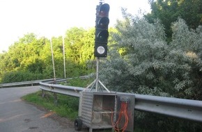 Polizeipräsidium Rheinpfalz: POL-PPRP: Ampel ausgeschlachtet