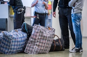 Bundespolizeidirektion Flughafen Frankfurt am Main: BPOLD FRA: Syrer erzwingt Abbruch der Abschiebung