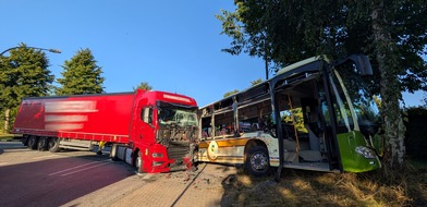 Polizeipr&auml;sidium Neubrandenburg: POL-NB: Verkehrsunfall mit Linienbus und Sattelzugmaschine in Stralsund