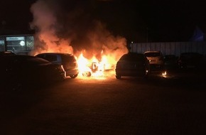 Feuerwehr Bottrop: FW-BOT: Brennen mehrere Fahrzeuge auf dem Gelände einer KFZ-Werkstatt