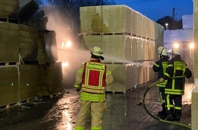 Feuerwehr Gladbeck: FW-GLA: Brand auf einem Gewerbegelände