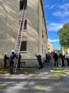 FW-EN: Erfolgreiche Grundausbildung - Neue Einsatzkräfte für die Feuerwehr