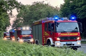 Freiwillige Feuerwehr Hünxe: FW Hünxe: Ladung eines Müllwagens in Brand geraten