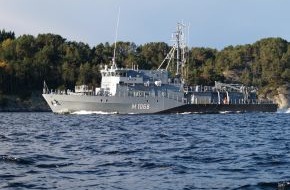 Presse- und Informationszentrum Marine: Minenjagdboot "Datteln" mit Kurs Baltikum