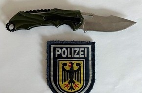 Bundespolizeidirektion Sankt Augustin: BPOL NRW: Gesucht und bewaffnet - Bundespolizisten nehmen 32-Jährigen aus Berlin fest