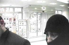 Polizeiinspektion Northeim: POL-NOM: Betrügerpärchen gesucht - Fahndungsbilder im Anhang
