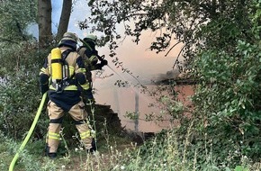 Feuerwehr Essen: FW-E: Brand einer abgelegenen Hütte - schwierige Zuwegung für die Einsatzkräfte