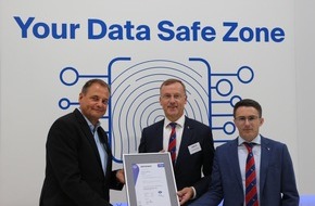 DQS GmbH: Schmitz Cargobull erhält DQS-Zertifikate für das Informationssicherheits-Managementsystem (ISO 27001) und die Lieferkettensicherheit (TAPA)