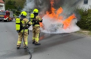 Feuerwehr Detmold: FW-DT: Unklare Rauchentwicklung und Fahrzeugbrand