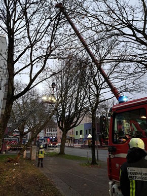 FW-BO: Sturmböen bis 90 km/h - Feuerwehr Bochum im Dauereinsatz