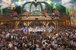 Jochen Schweizer GmbH: Exklusiver Auftritt mit der Wiesn-Band: Jochen Schweizer bietet außergewöhnliche Erlebnisse zum Oktoberfest