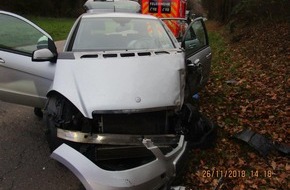 Polizeidirektion Trier: POL-PDTR: Verkehrsunfall in Olewig - Zusammenstoß zwischen PKW und LKW - 76-Jährige schwer verletzt