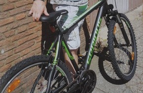 Kreispolizeibehörde Kleve: POL-KLE: Kleve - Fahrraddiebstahl / Wer hat das auf dem Foto abgebildete schwarz-grüne Mountainbike der Marke Serious gesehen?