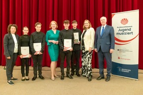 Bundeswettbewerb Jugend musiziert Bundesfamilienministerin Lisa Paus und Sparkassen-Sonderpreis