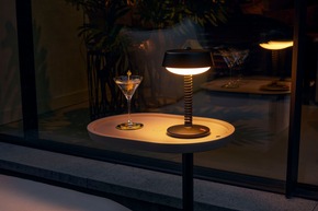 Lichtflair für die Outdoor-Lounge: Lampenwelt.de präsentiert Lichtideen im Poolside-Chic