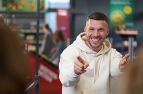 PENNY Markt GmbH: Lukas Podolski wird Förderpenny-Botschafter: Beginn der Votingphase am 15. August / Fußball-Idol bis 2025 authentisches Gesicht des Kinder- und Jugendförderungsprojektes
