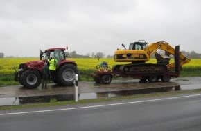 Polizeiinspektion Cuxhaven: POL-CUX: Polizei kontrolliert landwirtschaftlichen Verkehr - hohe Beanstandungsquote + Traktorfahrer über Gefahren für Motorradfahrer aufgeklärt