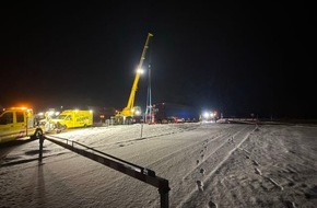 Polizeiinspektion Delmenhorst / Oldenburg - Land / Wesermarsch: POL-DEL: Landkreis Wesermarsch: Erneuter Verkehrsunfall am Kreisverkehr Bundesstra&szlig;e 211 und Str&uuml;ckhauser Stra&szlig;e +++ LKW blockiert Bundesstra&szlig;e 211 in Richtung Brake