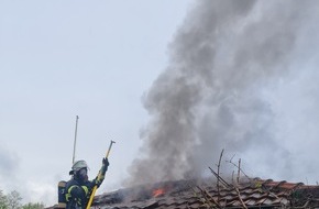 Feuerwehr Dortmund: FW-DO: 05.05.2023 Feuer in Hörde / Brennende Gartenlaube in Dortmund Hörde