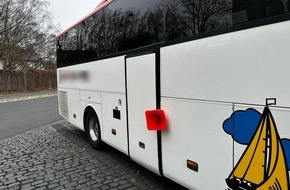 Polizeipräsidium Nordhessen - Kassel: POL-KS: Kontrollen von Fernbussen am Wilhelmshöher Bahnhof: Zwei Busse mussten stehen bleiben