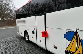 Polizeipr&auml;sidium Nordhessen: POL-KS: Kontrollen von Fernbussen am Wilhelmsh&ouml;her Bahnhof: Zwei Busse mussten stehen bleiben