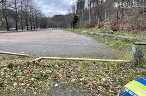 Polizeipräsidium Westpfalz: POL-PPWP: Geländer beschädigt - Fahrrad gestohlen