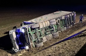 Autobahnpolizeiinspektion: API-TH: Enormer Sachschaden nach Lkw-Unfall