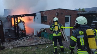 Freiwillige Feuerwehr Bedburg-Hau: FW-KLE: Brand eines Kleingebäudes
