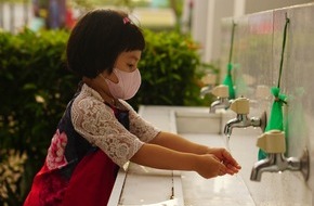 AquaJet AG: AquaJet® Anolyte: Darf auch in die Hände von Kindern gelangen – einzigartiges Desinfektionsmittel ohne Alkohol mit BAG Zulassung
